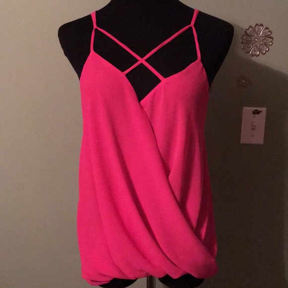 Tops - 💥Last one!!!💥Size Medium cris cross summer top